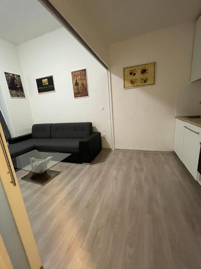 Red&Black Apartment City Centr, Na Hradbach 118 Ostrava Ngoại thất bức ảnh