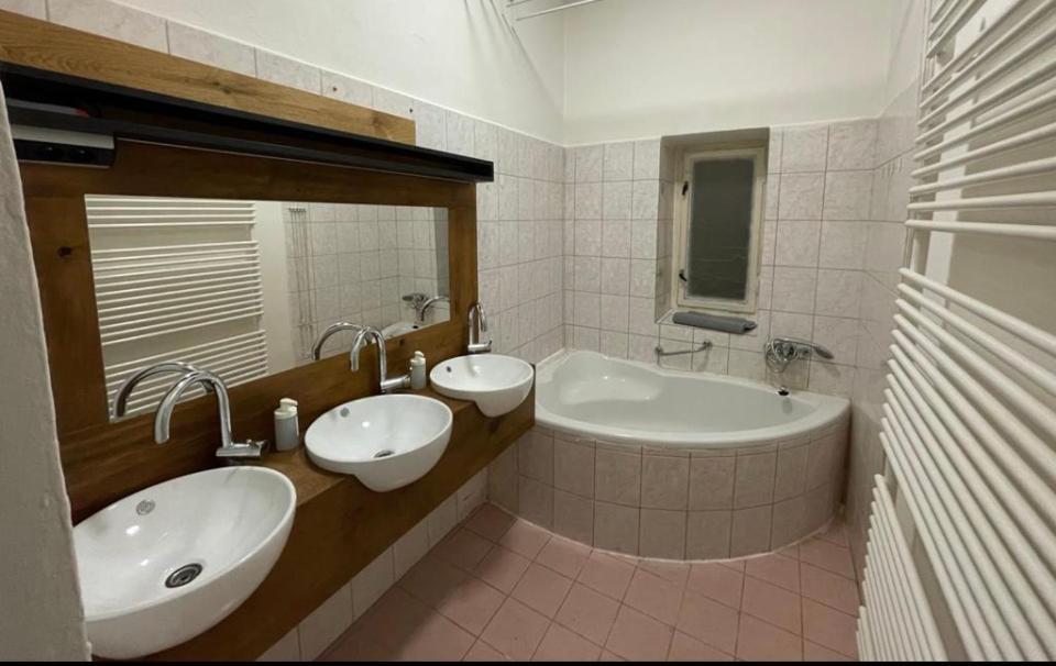 Red&Black Apartment City Centr, Na Hradbach 118 Ostrava Ngoại thất bức ảnh