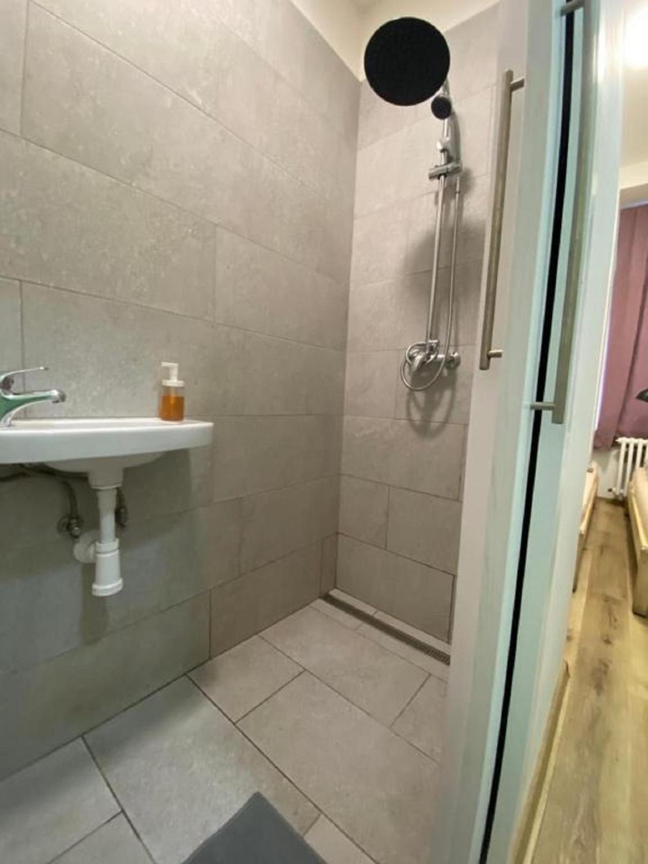 Red&Black Apartment City Centr, Na Hradbach 118 Ostrava Ngoại thất bức ảnh