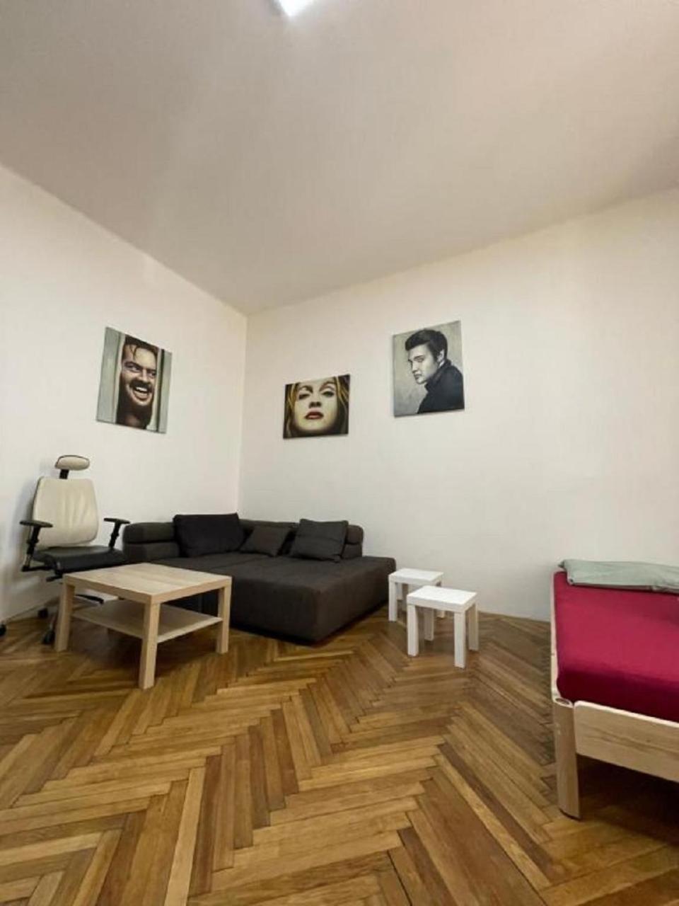 Red&Black Apartment City Centr, Na Hradbach 118 Ostrava Ngoại thất bức ảnh